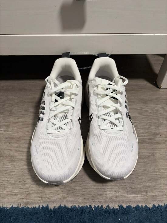 Nike Other - Nike Air Zoom Vomero 18 White Black "RUN" Graphic Running Shoes